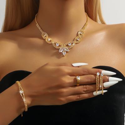 Beliebte Kristall Schlüsselbeinkette Halskette Armband Voll Diamant Armband Ohrringe Ring Set Frauen