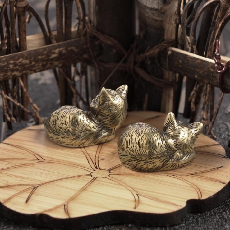 Elegant Brass Cats Figurine Desk Decoration Decorative Metal Statue Teas Room Accessories Car Interior Accessories