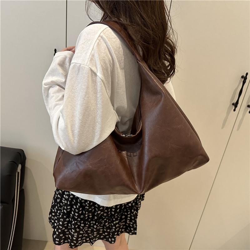 Large-capacity tote bag women's new summer commuter shoulder bag, this year's popular fashion armpit bag