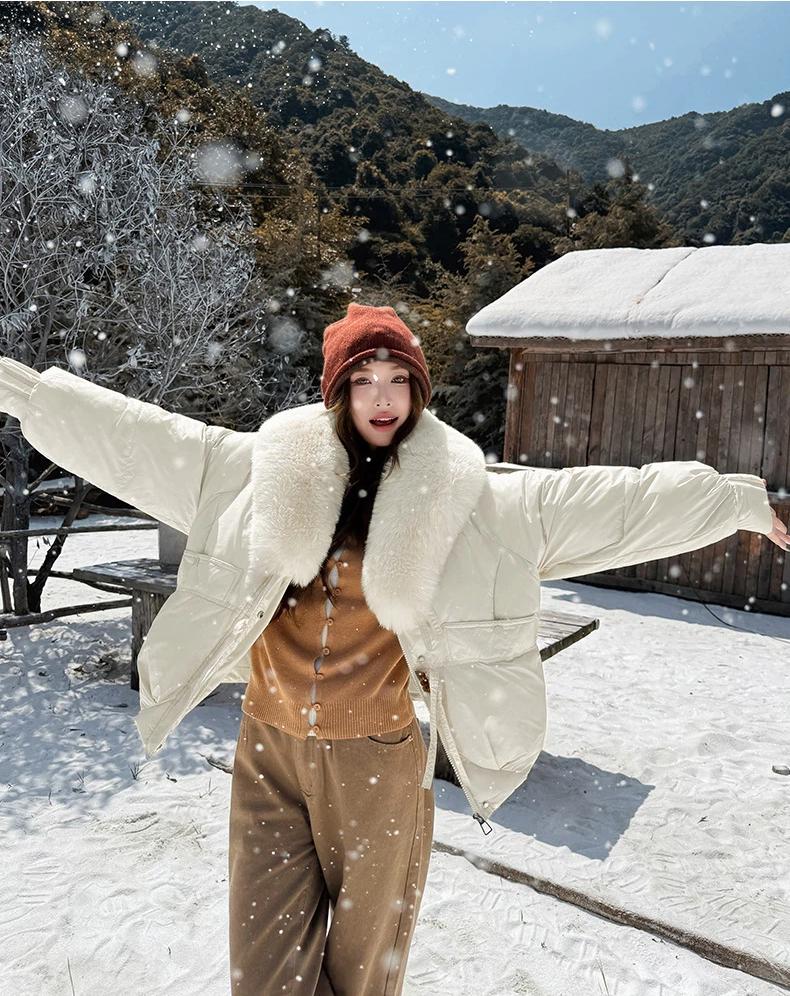 Women’s Short Big Fur Collar Warm Winter Jacket With Raglan Sleeves