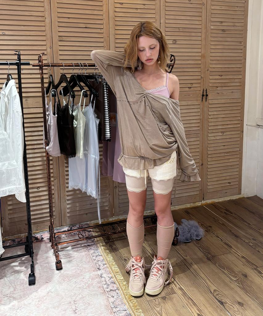 HETIT Sheer Twist Ruffle Blouse (Mocha)