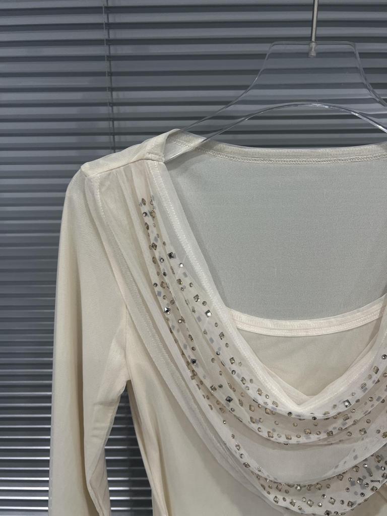 Camiseta de Manga Murciélago con Pedrería Otoño/Invierno 2025: Elegante Top Ajustado para Mujer