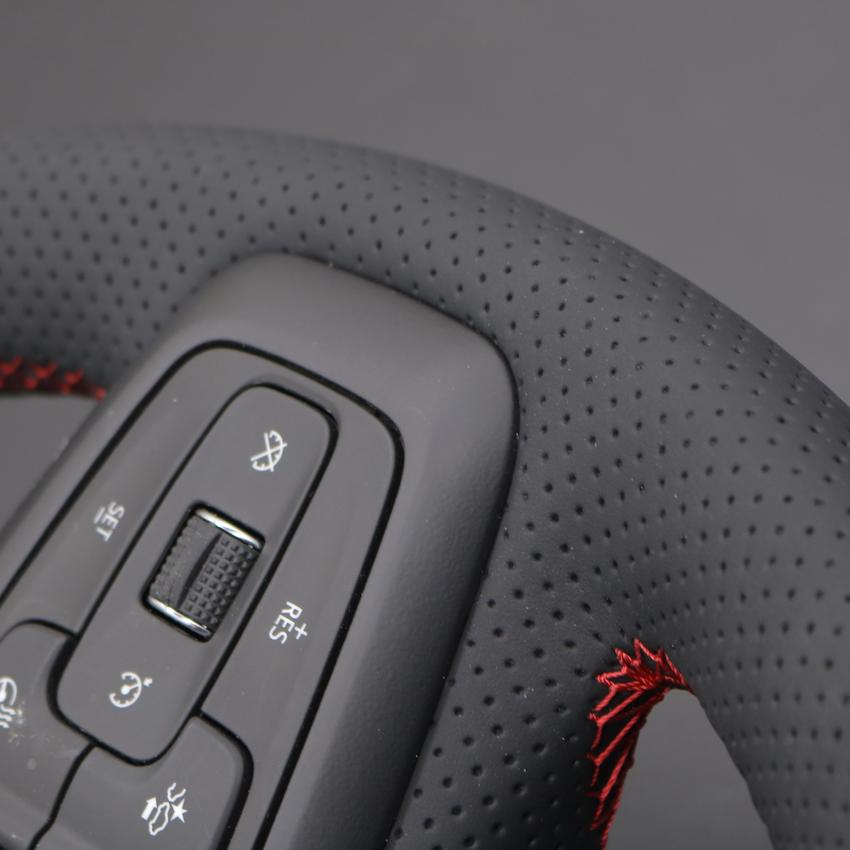 Черный чехол из искусственной кожи с красным маркером на руль автомобиля для GMC Sierra — фото 6