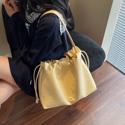 Korean Version of Large-capacity Tote Bag Women's 2025 New Simple Pleated Underarm Bag Versatile Shoulder Bag One Piece Delivery