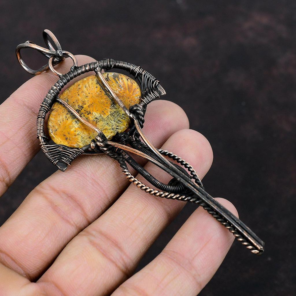 Pandantiv Coral Fosil Înfășurat în Sârmă de Cupru Pandantiv Gemă Bijuterii Handmade din Cupru Pandantiv Elegant Bijuterii Naturale din Coral Fosil Cadou Pentru Mamă