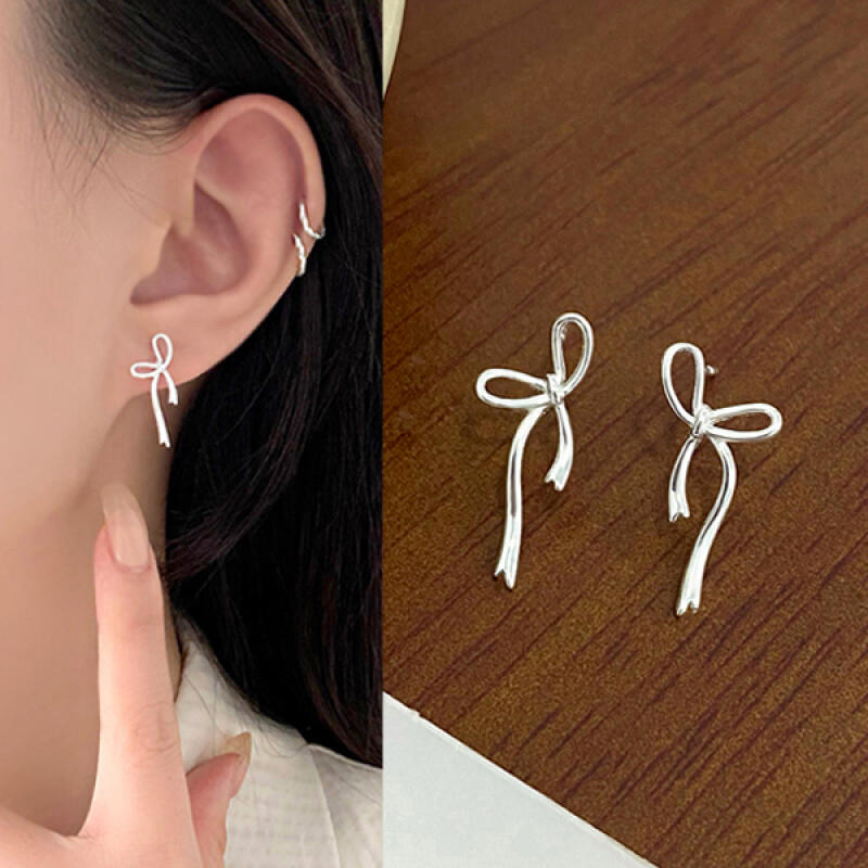 

Shibori Ribbon Stud Earrings (925 Silver) Silver