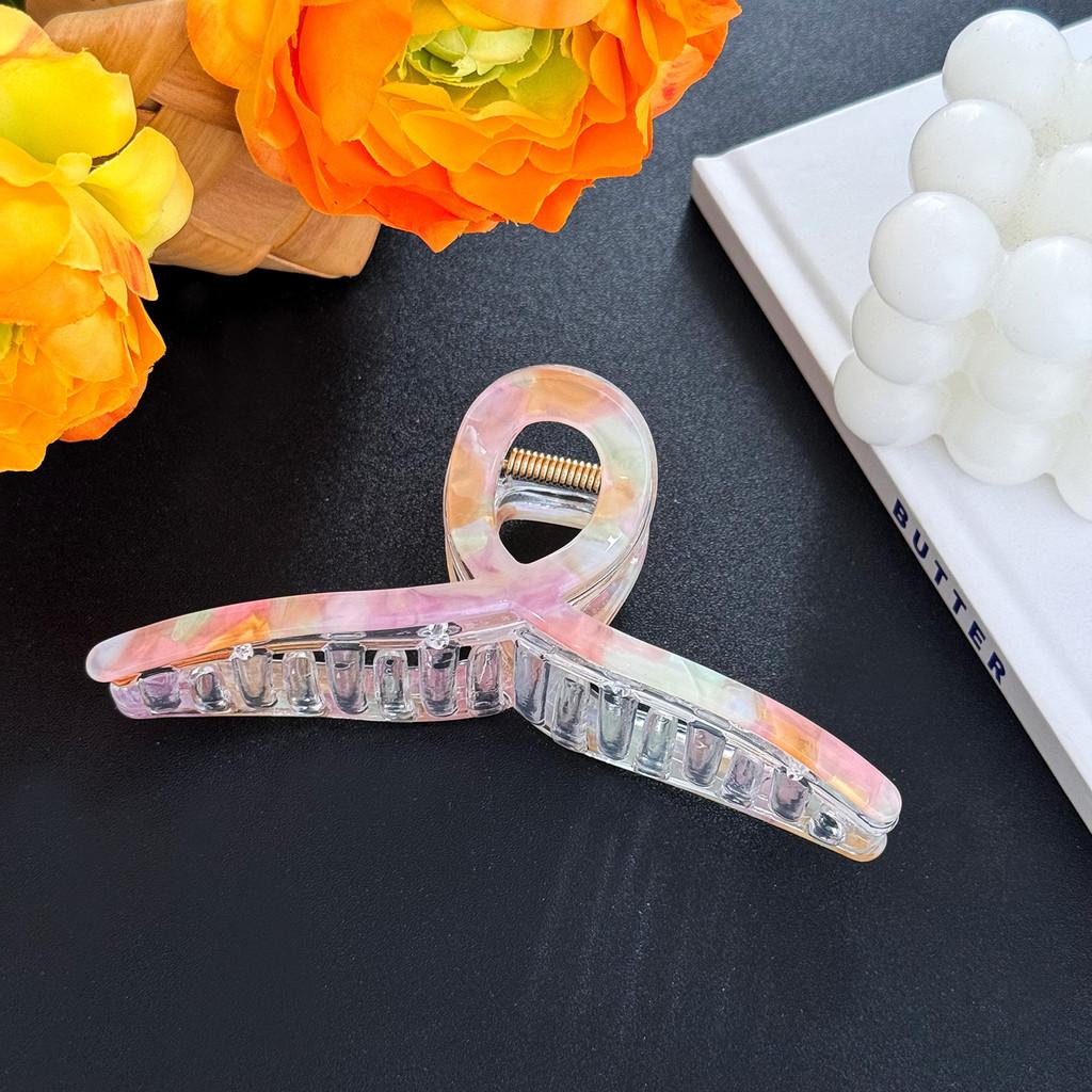 Fashionable Large And Small Acrylic Hair Claw Clips For Trendy Hairstyles