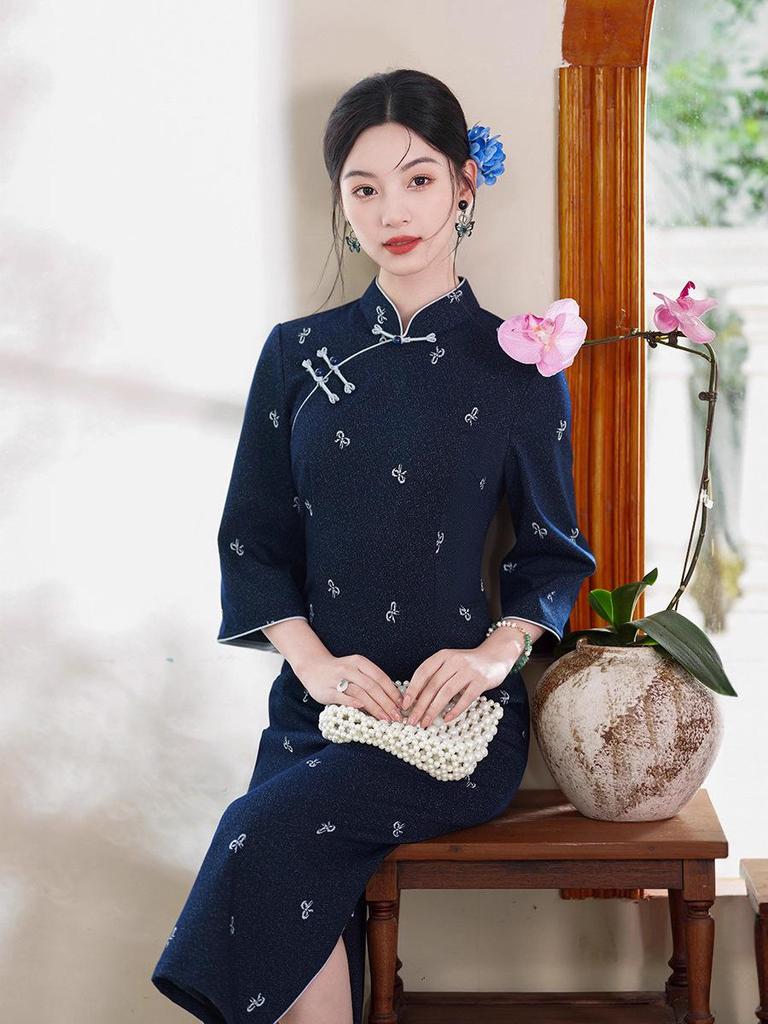 2025 Autumn Women's Slim-Fit Blue Knitted Cheongsam with Inverted Sleeves