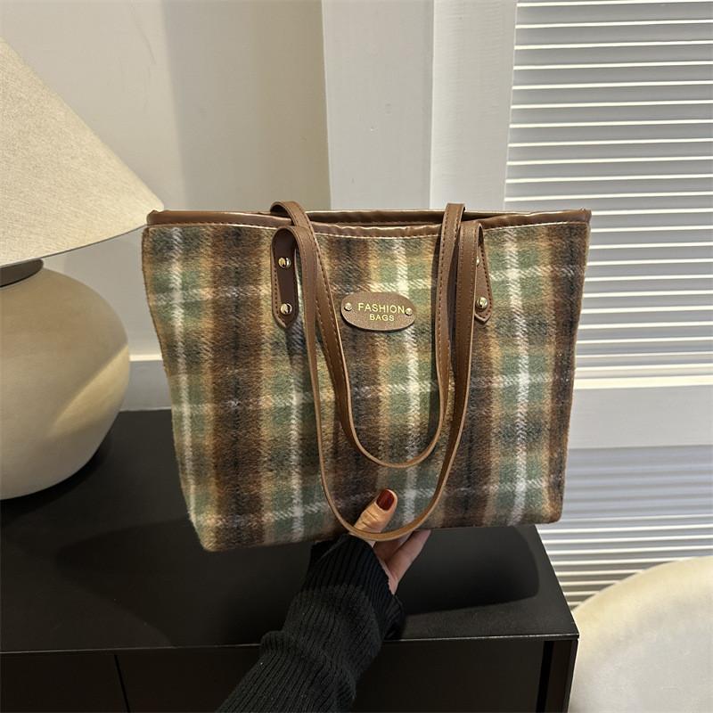 Large Capacity Stylish Plaid Single Shoulder Tote Bag For Women In 2023 Winter