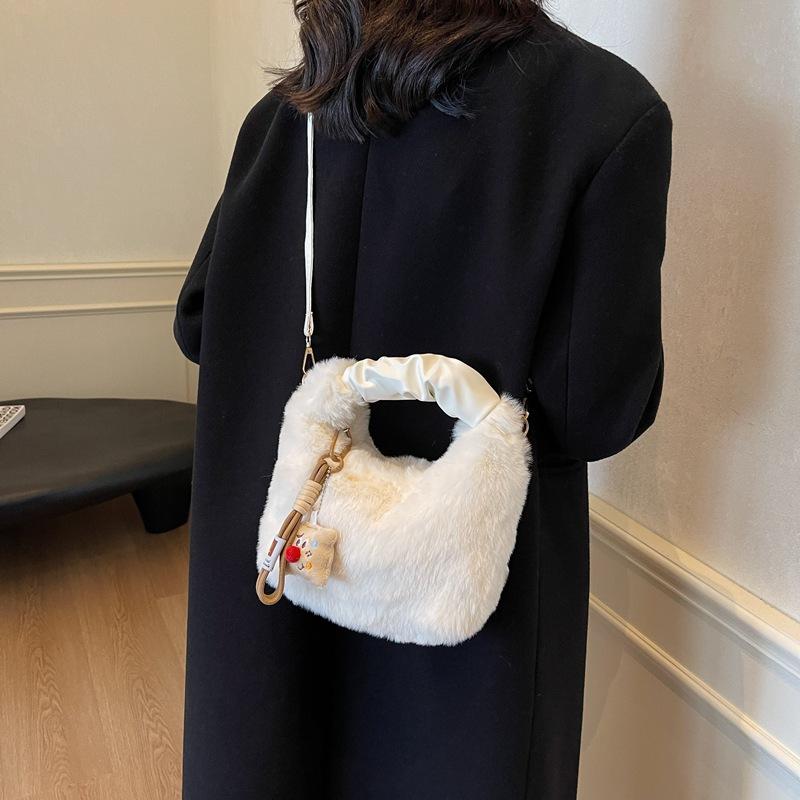 

Мао Мао овощная корзина маленькая сумка женская 2025 новая пушистая ручная сумка-ведро осенняя универсальная сумка-мессенджер на цепочке 23*10*14