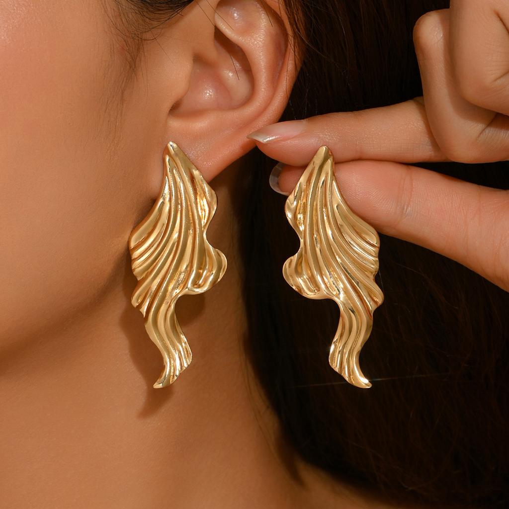 European and American Style Earrings, Fashionable Leaf Design Versatile, Light Luxury Earrings for Women