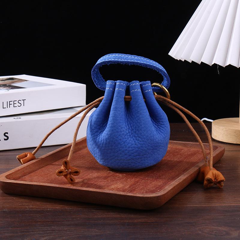 

Кисет из кожи высшего качества на шнурке для наушников, украшений и монет синий