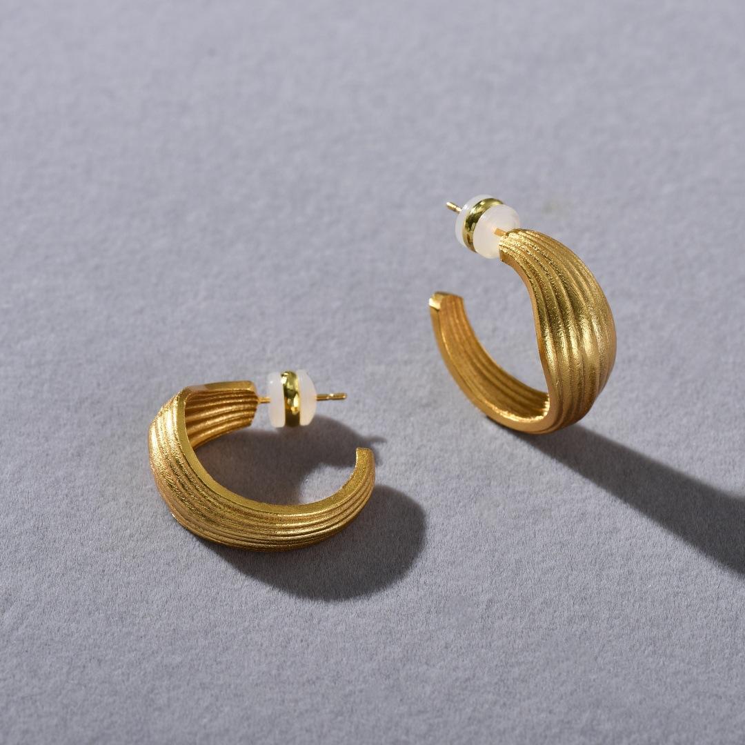 

Fashion Commuter Must Enter Copper Plated 18K Real Gold Striped C-Type S925 Silver Needle Earrings Personalized Unique Earrings Women
