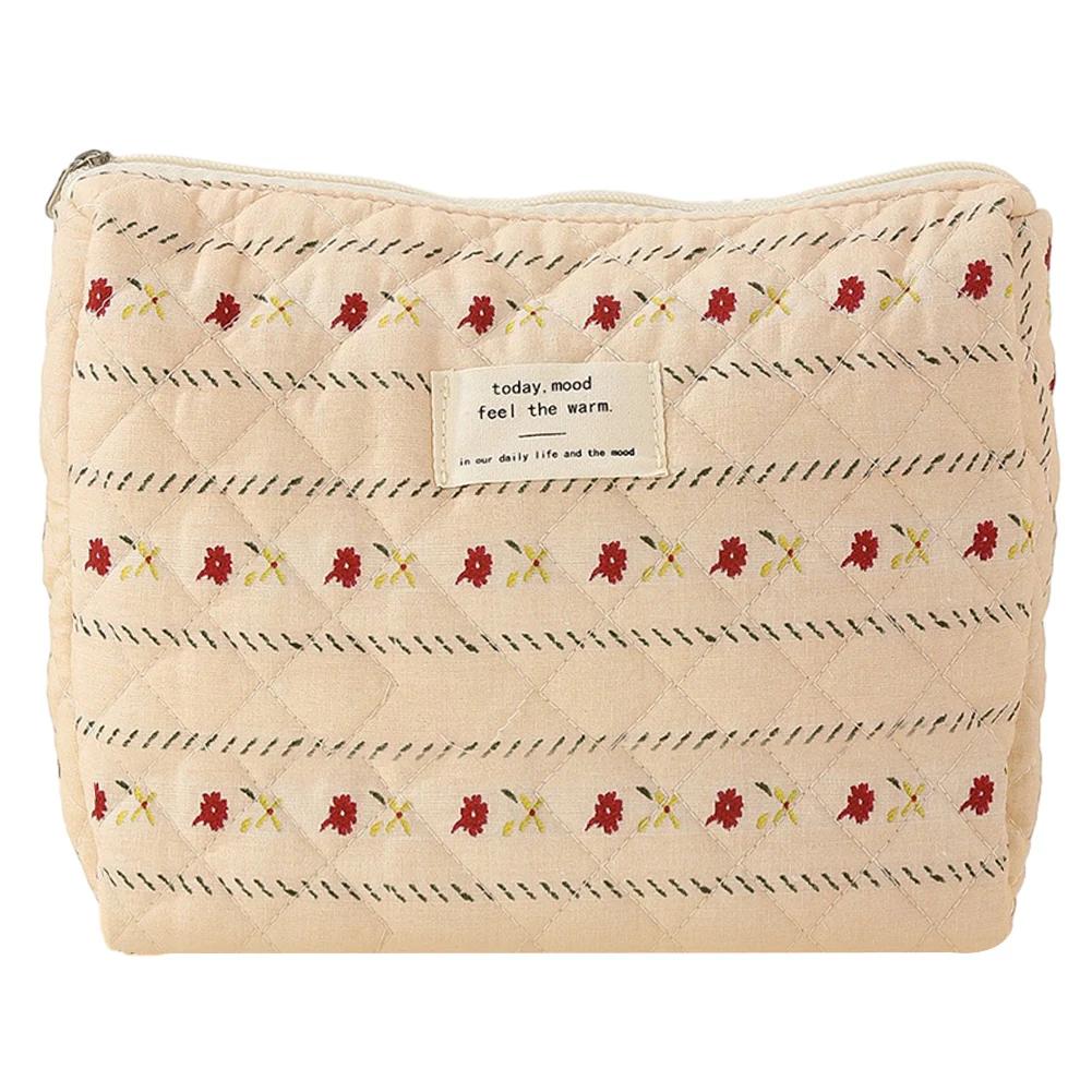 Women Quilted Makeup Bag Printed Cotton Quilted Cosmetic Pouch Large Capacity Zipper Closure Girls Daily Use Clutch