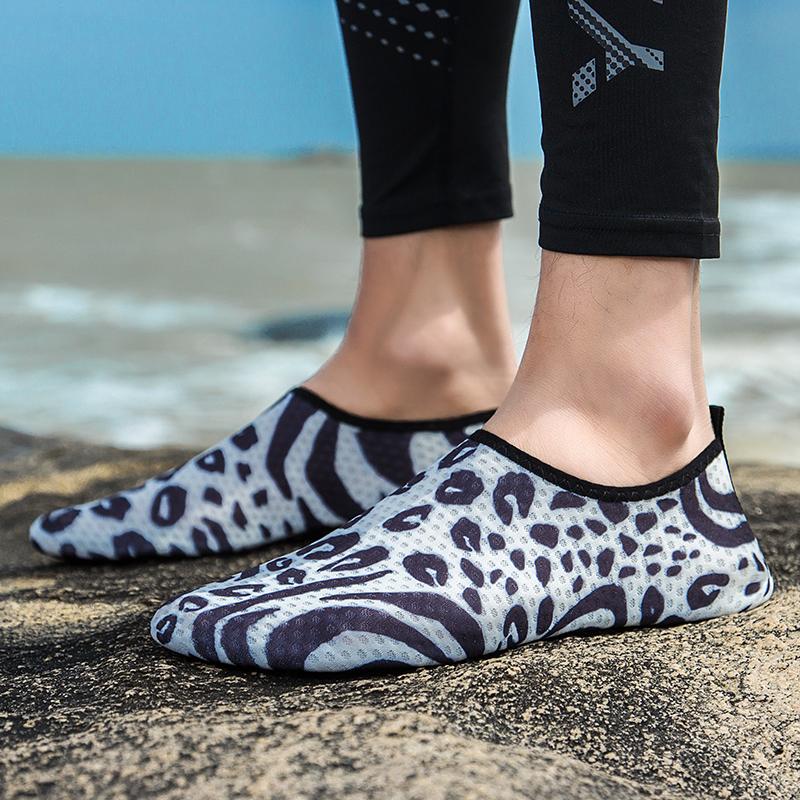 Women Men Water Barefoot Shoes Leopard Design Beach Shoes Quick Dry Hiking Sports Sandals Casual Training Shoes Light Sandals 46