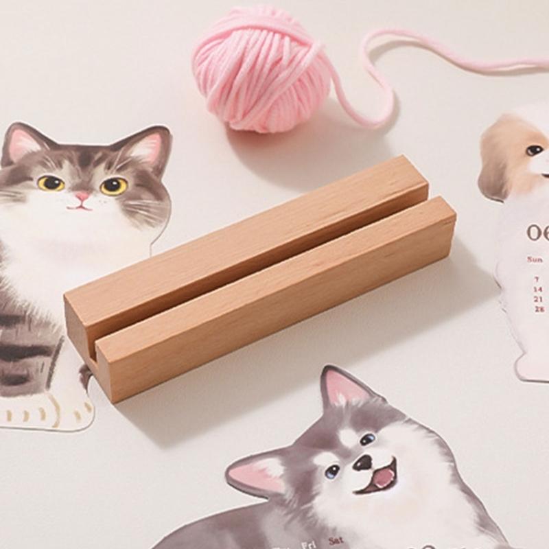 Schreibtischorganizer mit Holzfuß und Kalender mit entzückenden Welpen- und Kätzchenmotiven für Lehrer und Tierliebhaber