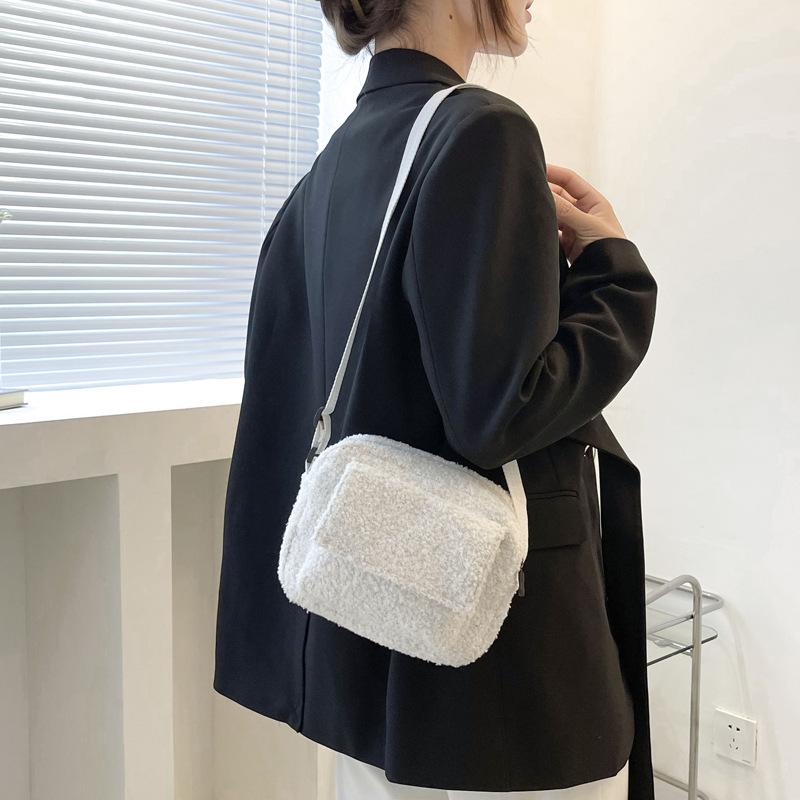 Cute Solid Color Autumn and Winter Single Shoulder Armpit Small Square Bag Fashionable and Foreign Plush Women's Bag