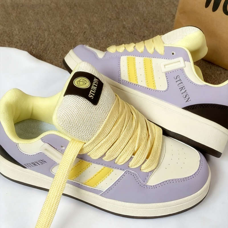 Burgundy retro platform bread shoes women's ins Hong Kong style versatile sports and leisure board shoes autumn new models