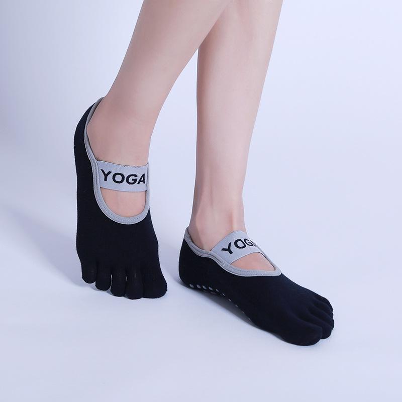 Anti-Odor Split-Toe Yoga Socks with Wide Straps, Gel Dots, and Five-Toe Design in Color-Blocked Combed Cotton