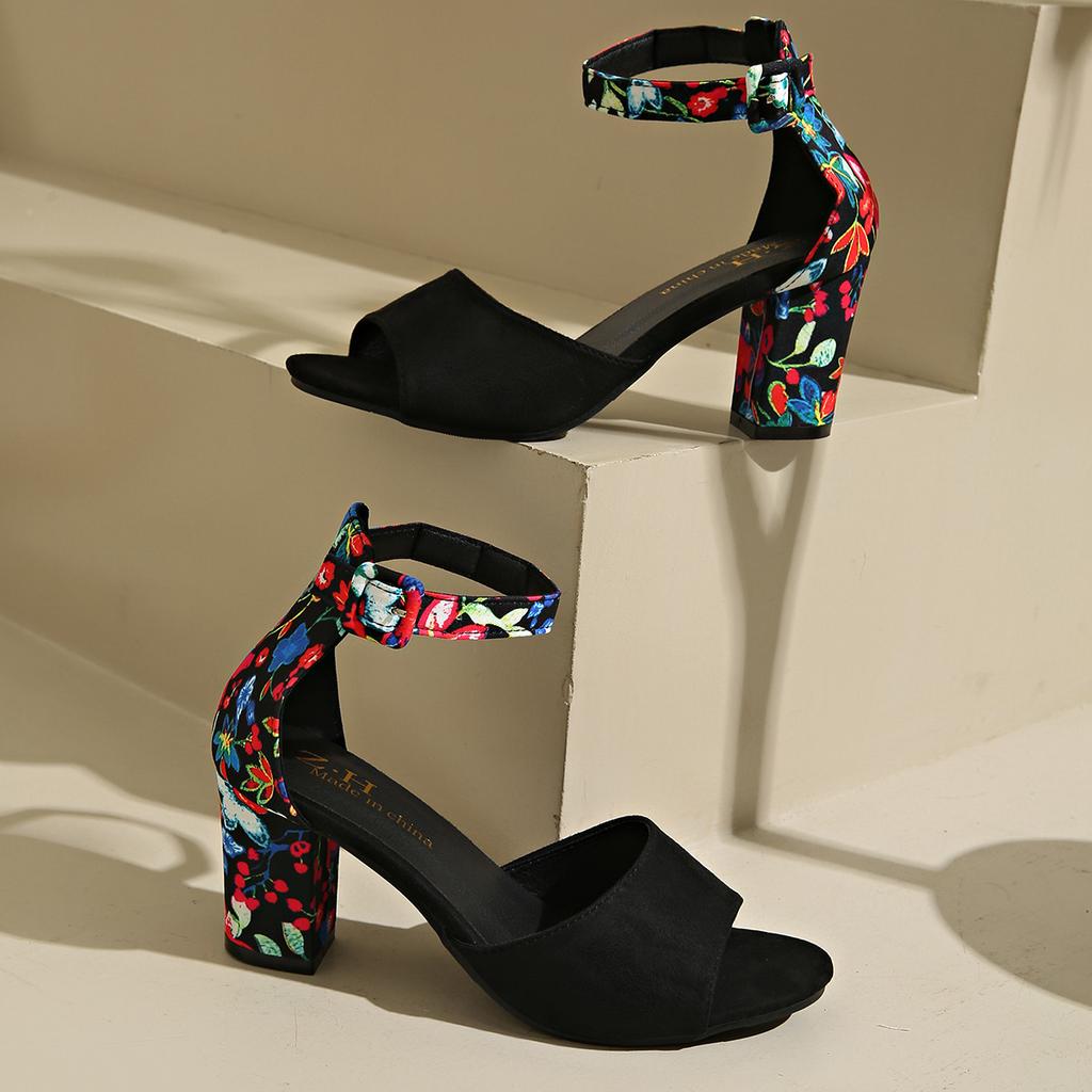 Damen Sommerschuhe 2026 Quadratische Hohe Sandalen Vintage Blumenmuster Offene Zehenpartie Hohe Absätze Damen Lässige Schnalle Knöchelriemen Sandalen