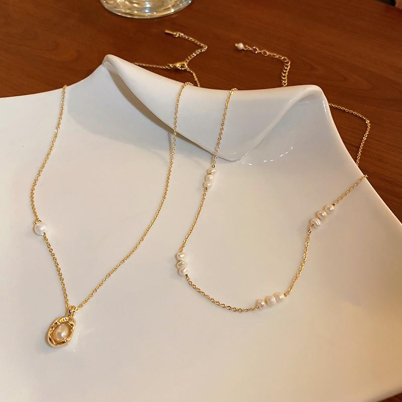 Baroque Pearl Gold-Plated Two-Piece Necklace Set - French Retro Clavicle Design, Fashionable and Versatile for Women.