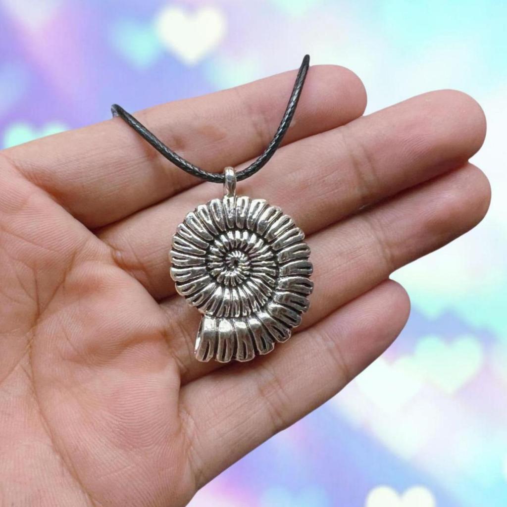 Böhmische Samtkordelkette mit Muschel & Unendlichkeits-Schlüsselbeinkette