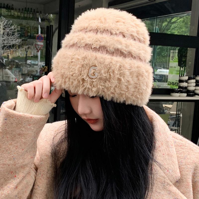 

Осень и зима новая шляпа женская с буквой G ромбовидная этикетка шерстяная шляпа зимняя утолщенная теплая защита ушей плюшевая вязаная шапка average size