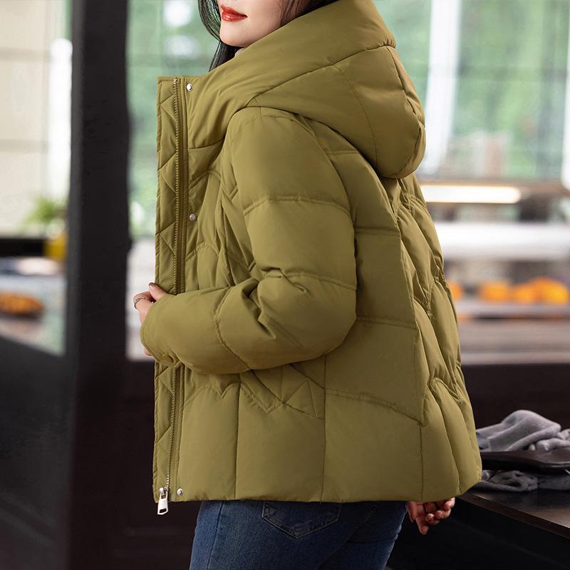 

Утепленное короткое хлопковое пальто с капюшоном для женщин 2024, Модная зимняя куртка для миниатюрных и среднего возраста мам XL (57-68 kg) зелёный