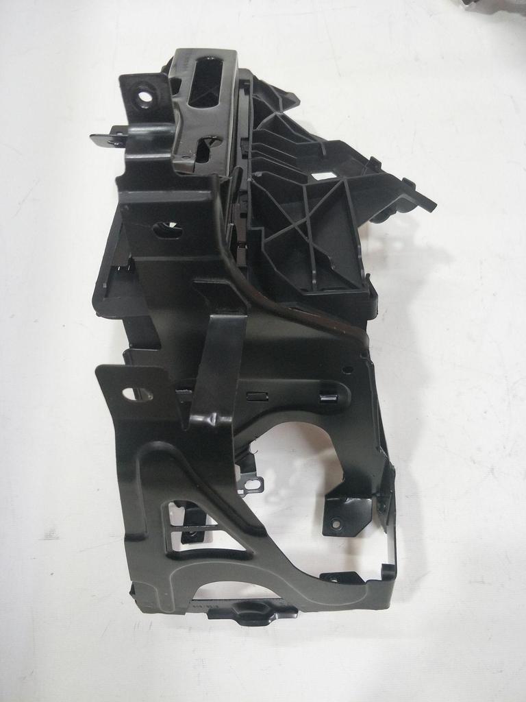 Fäste för höger strålkastare för BMW F10/F18 51647200794