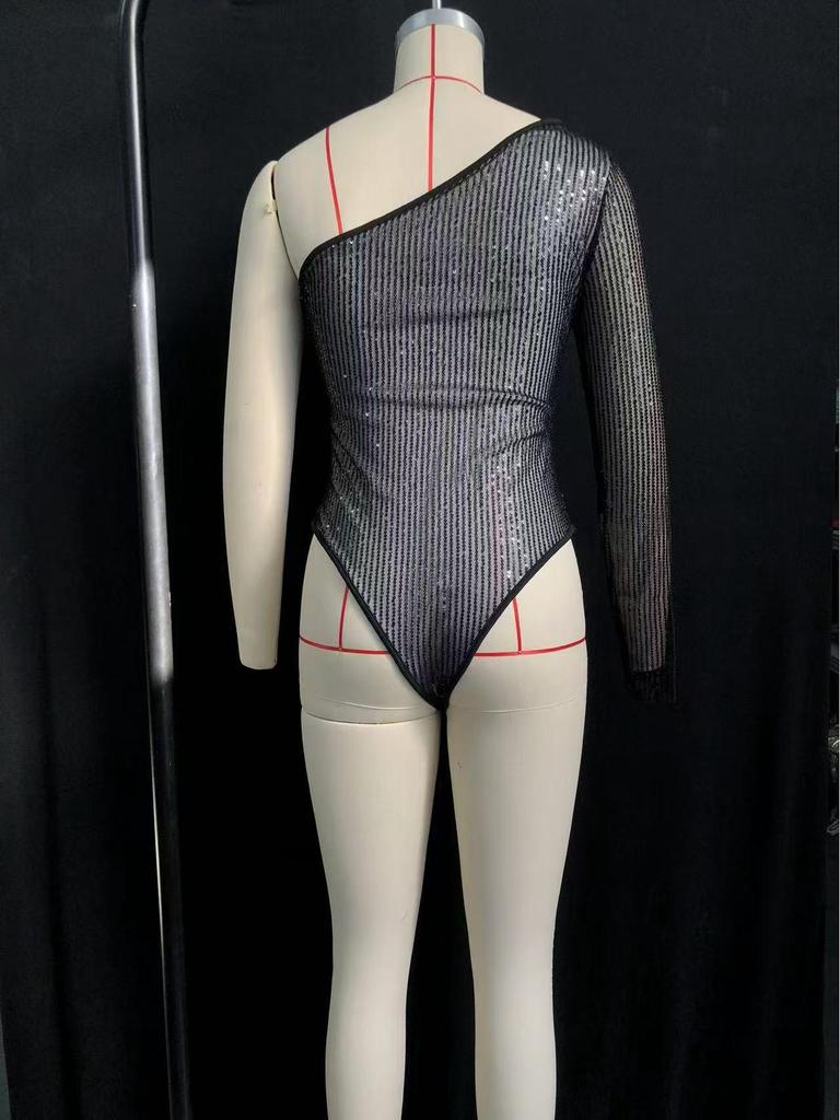 2025 Wiosna/Lato Europejski i Amerykański Seksowny Jednoramienny Dopasowany Top z Dżetami i Płatkami