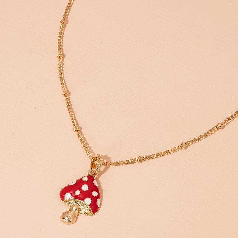 European Retro Red Mushroom Pendant Necklace: Elegant Women's Clavicle Chain with Drip Oil Finish