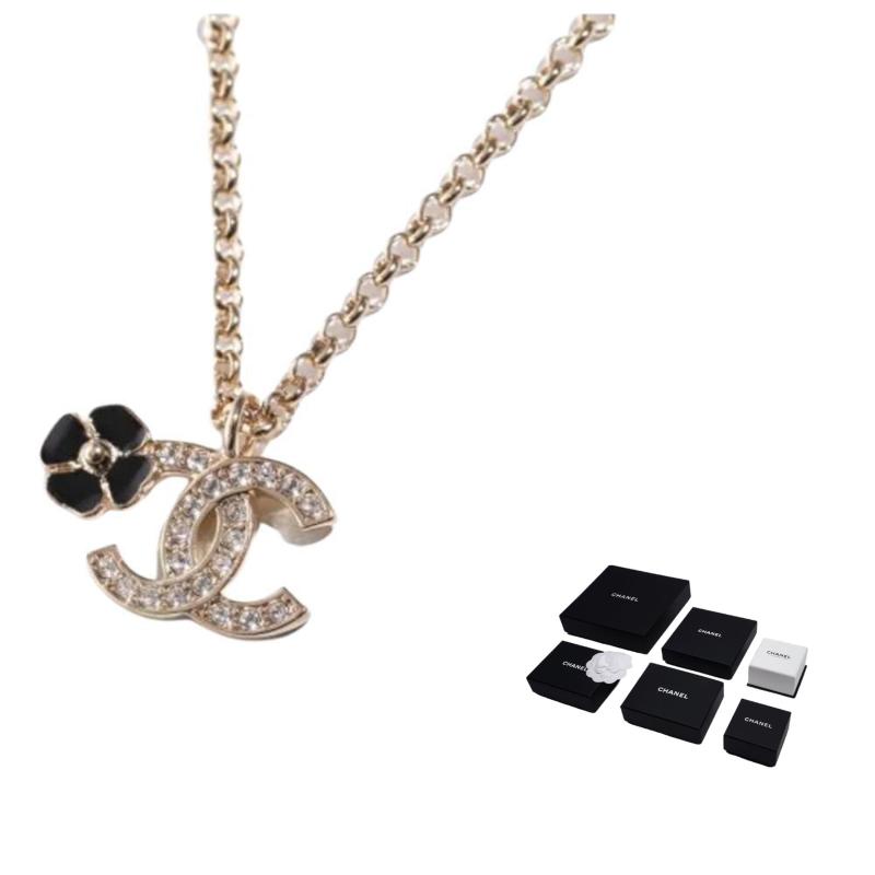 

CHANEL 25P Spring and Summer [25P Spring and Summer] Floral Embellished Design - Necklace, Unisex Couple Style, Gold золотий