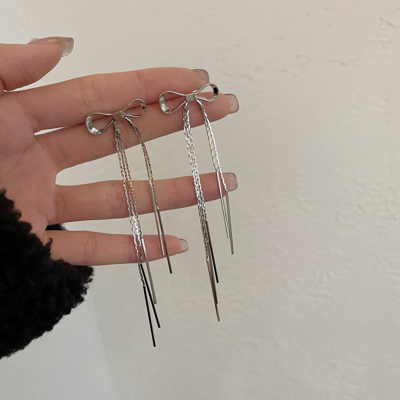 

Japanese and Korean simple temperament long fringed earrings niche design cold wind bow earrings stud earrings women s earrings