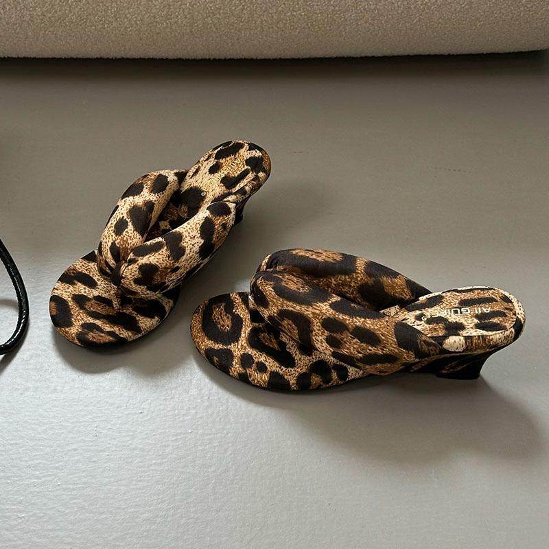 Fashion New Footwear Flock Women Wedges Slippers Flip Flops Shoes Fashion Round Toe Ladies Wedges Slippers Shoes Female Sandals Slides