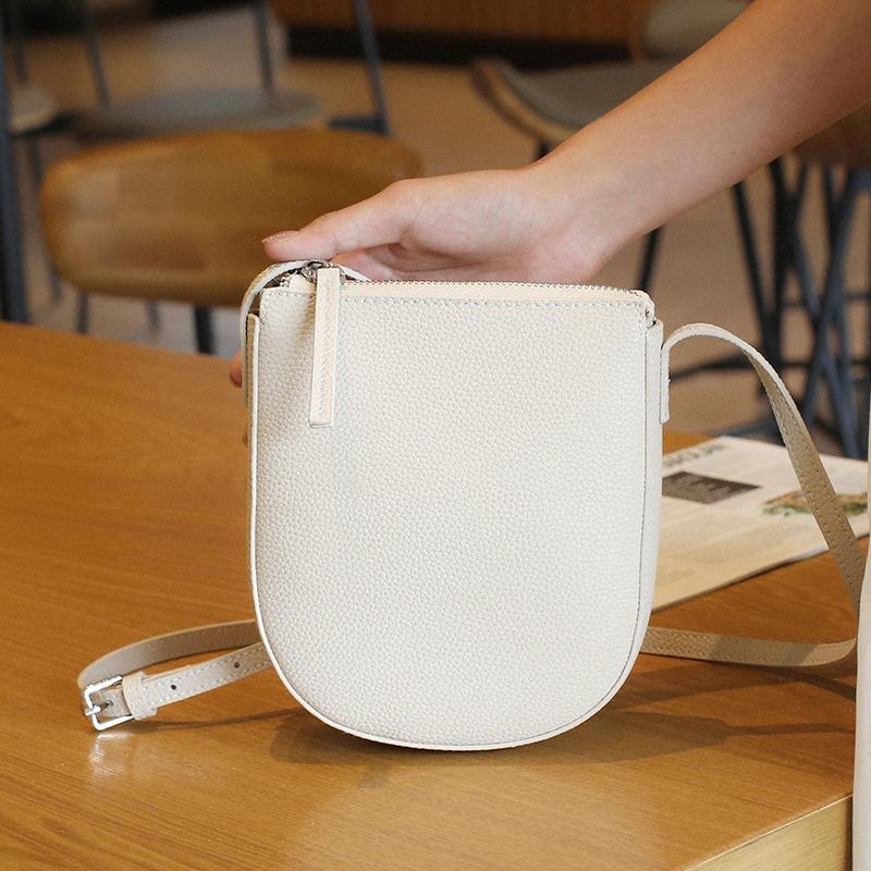 Retro small bag women s new leather women s bag versatile shoulder bag niche simple messenger bag