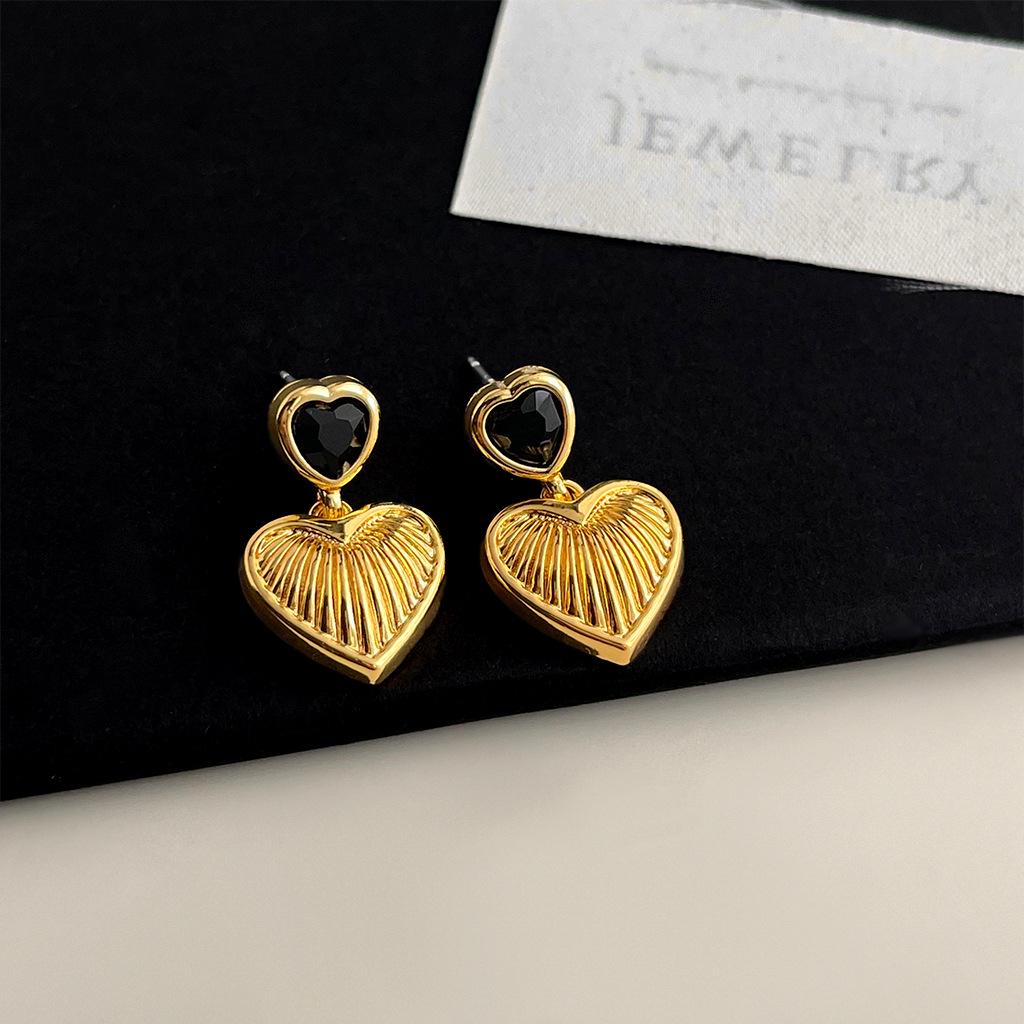 

Ретро сережки-пусети з перлами: Стиль середини століття, сміливий та висококласний для жінок