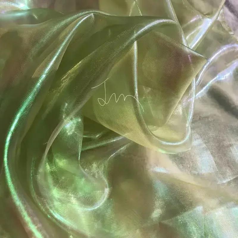 Buntes glitzerndes Netzgewebe Illusionäre Farbfotografie Hintergrund Transparentes Gaze-Kleid Performance-Kleidung Stoff