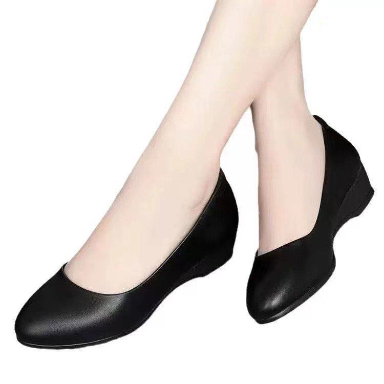 Black Soft-soled Shoes Single Shoes Women's Wedge Heel Spring 2026 New Soft Leather Gentle Doudou Shoes Comfortable