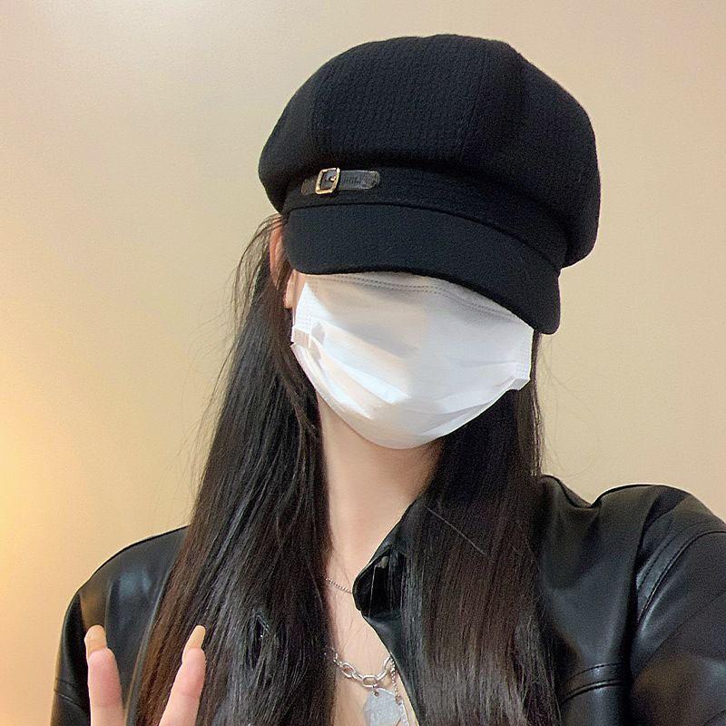 

Восьмиугольная шляпа — модный бестселлер для женщин. Это ретро и подчеркивающий лицо аксессуар, который хорошо сочетается с универсальным беретом. One Size чёрный