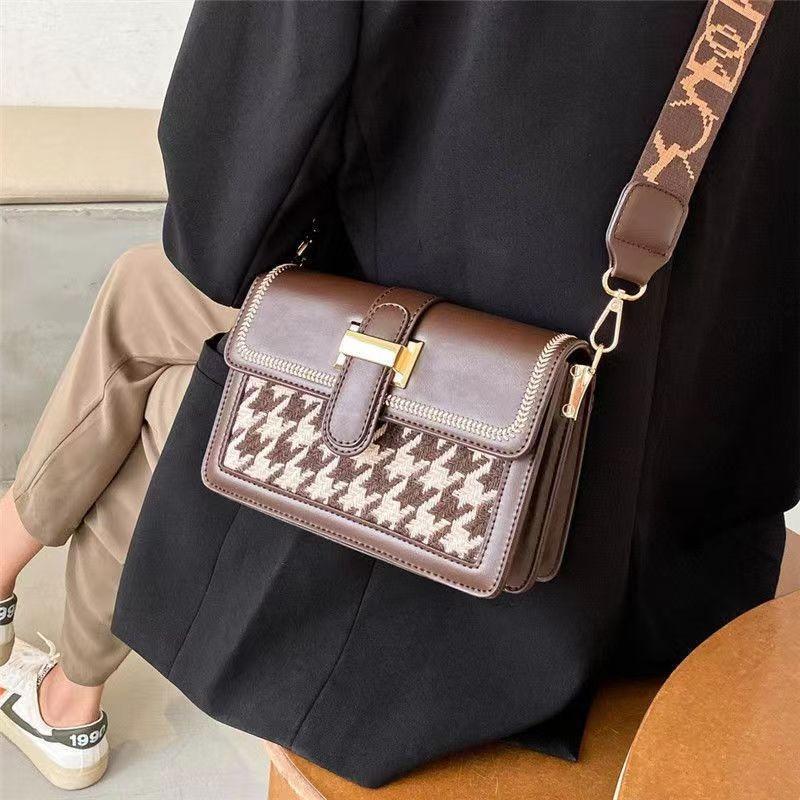 Premium broadband woolen small bag women's bag versatile popular new trendy shoulder versatile messenger small square bag
