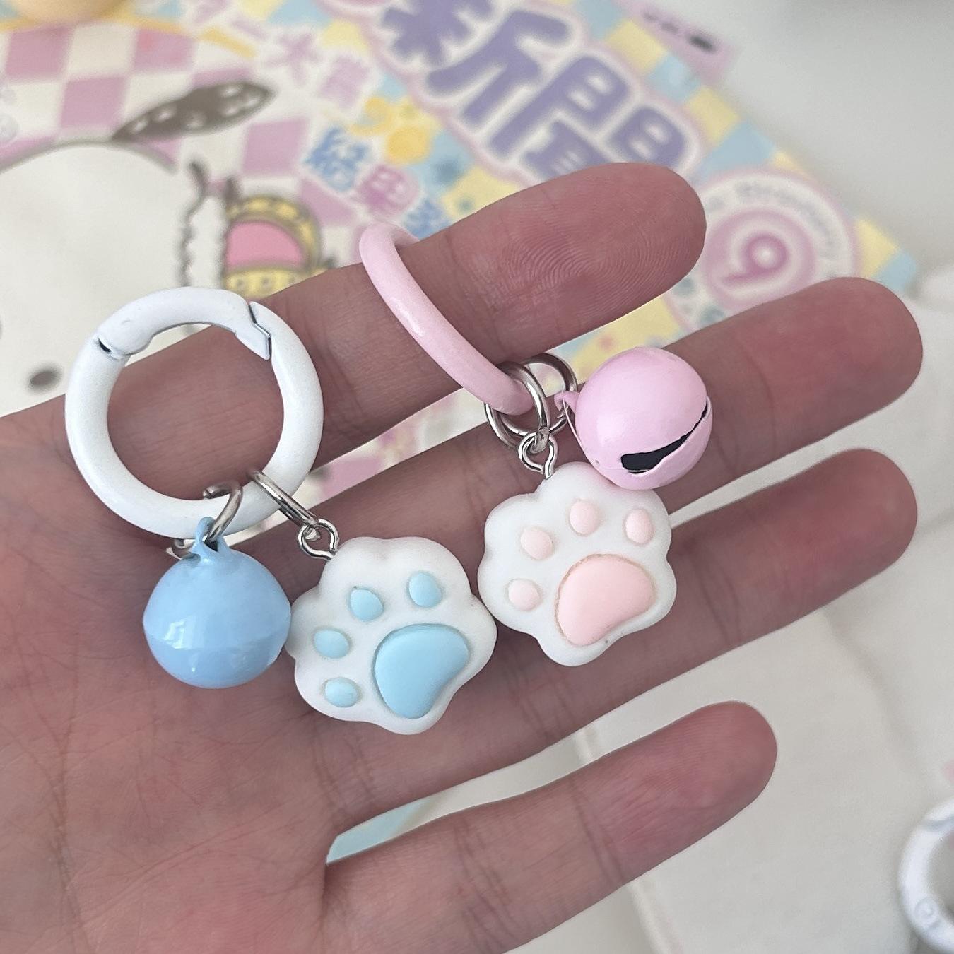 

Soft Cat Paw Keychain Bell – Cute Pendant Gift for Friends & Couples рожевий