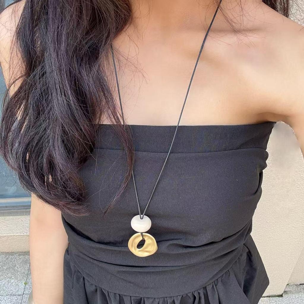 Korean Minimalist Geometric Pendant Necklace - Versatile, Adjustable, High-End Design for Women