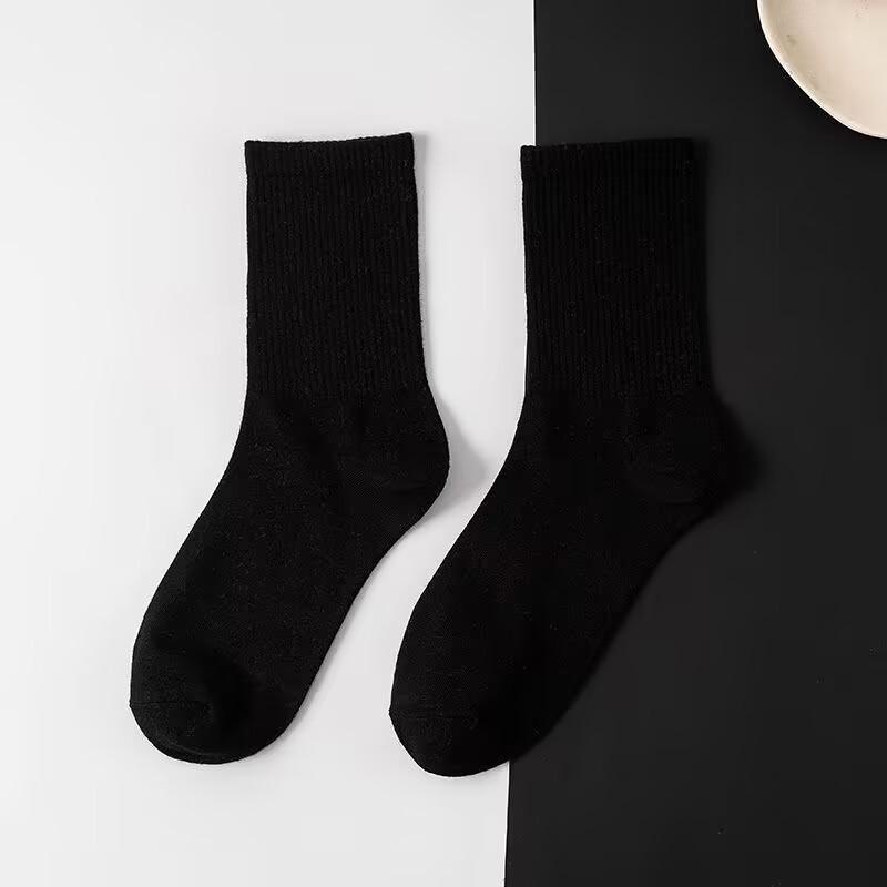 Trendy Unisex Long Tube Socks: Autumn Thin Black/White, Mid-Calf Sports High-Top
