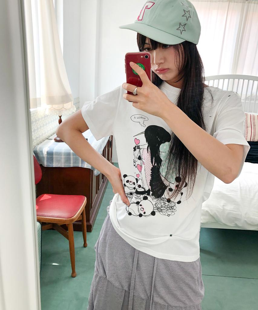 HUG YOUR SKIN X Lucy Loose Tee (White)