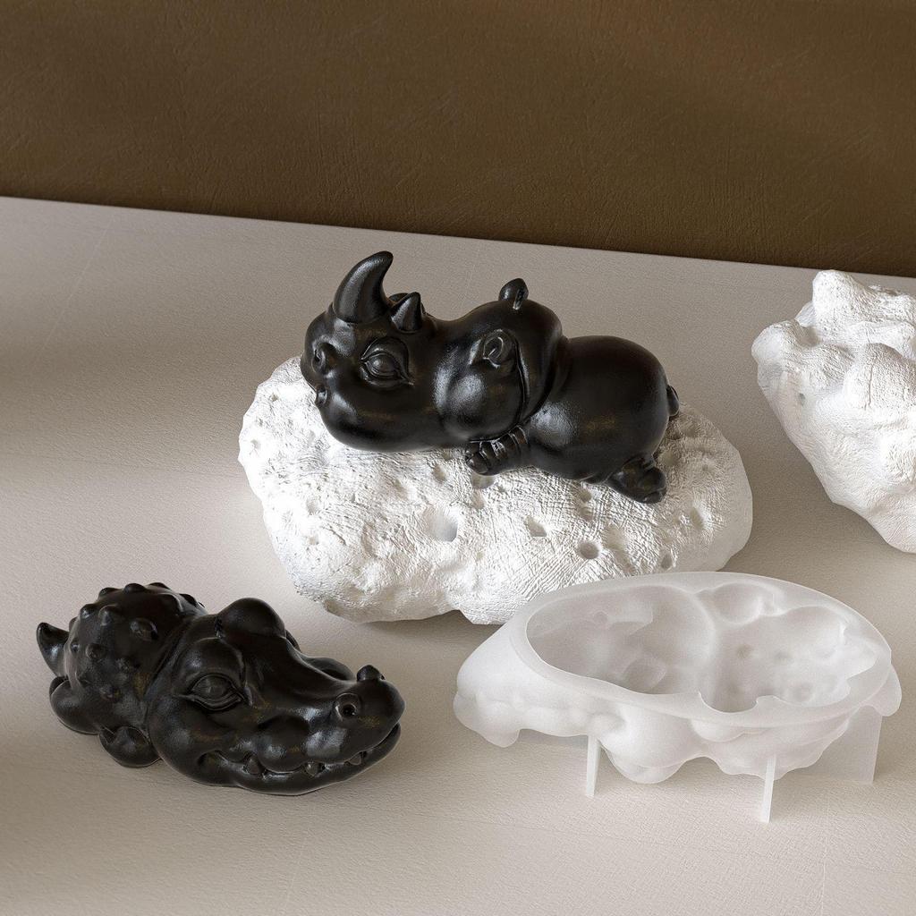 Poppy Crystal Epoxy Mold: Crocodile & Rhinoceros Figurines for DIY Scented Candles