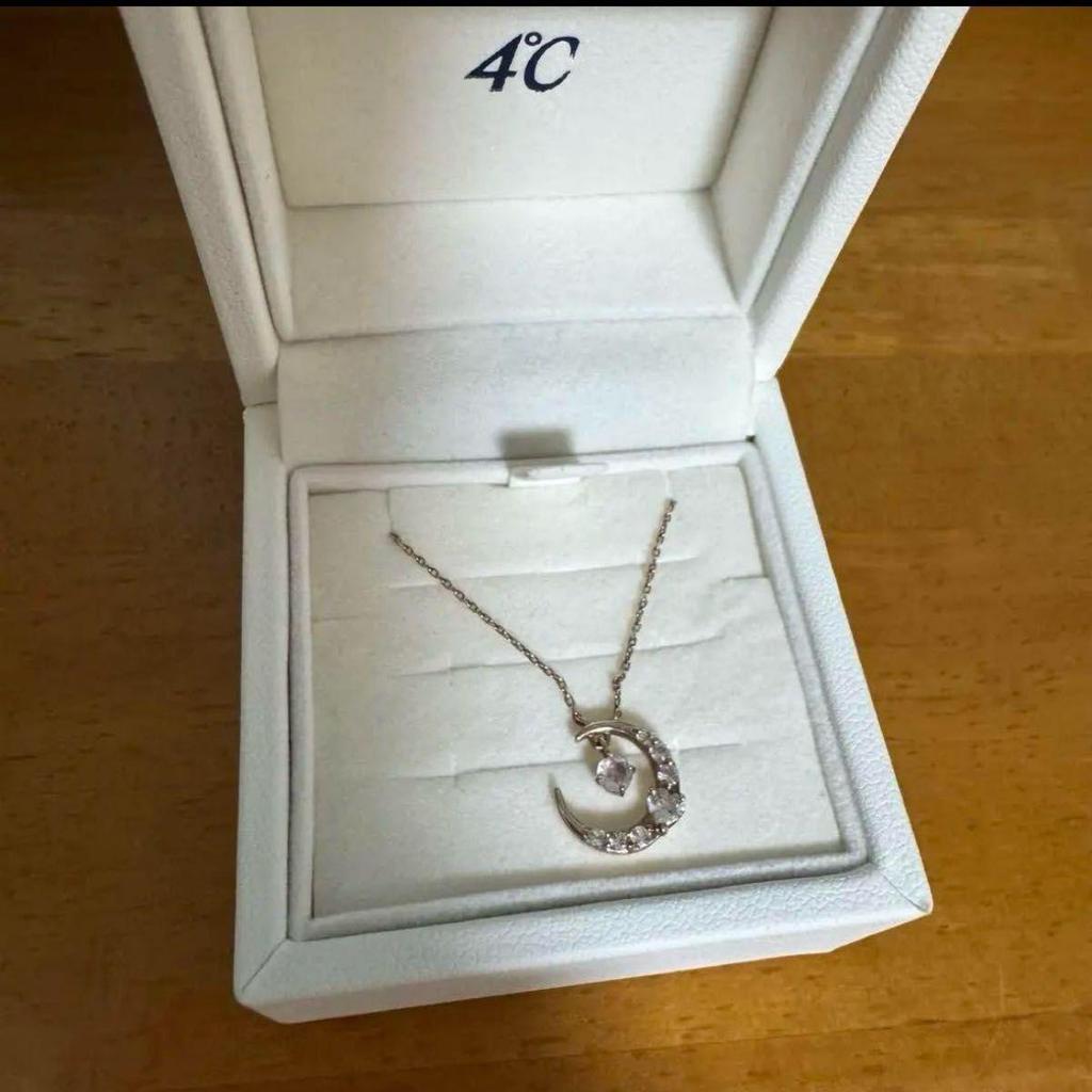 Used 4C Pink Gold Moon Shape Necklace