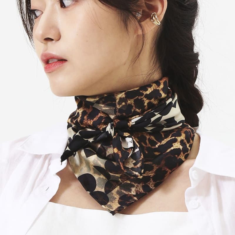 

ONSZ Modern Leopard Silk Scarf BROWN