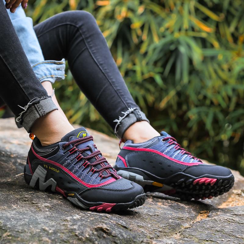 

Hiking shoes men s lightweight non-slip outdoor shoes leather breathable wear-resistant men s climbing hiking shoes women s sports travel shoes 40
