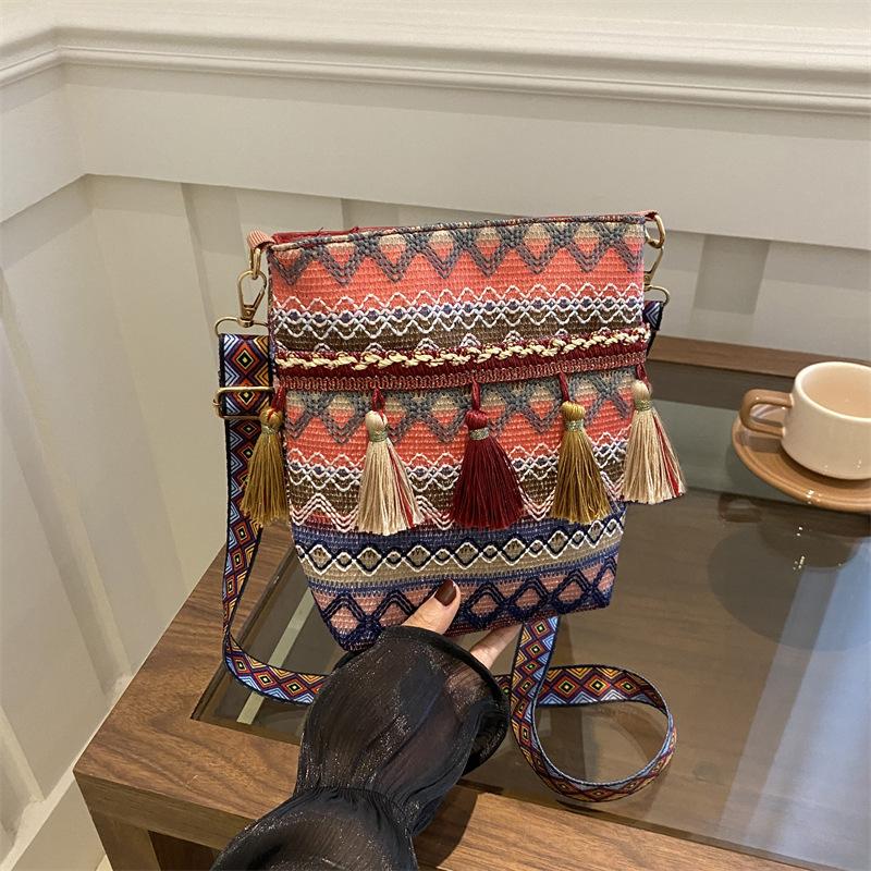 

Chinese ethnic shoulder bag texture trendy fashion foreign large capacity small square bag 2025 new foreign women s bag бордовый