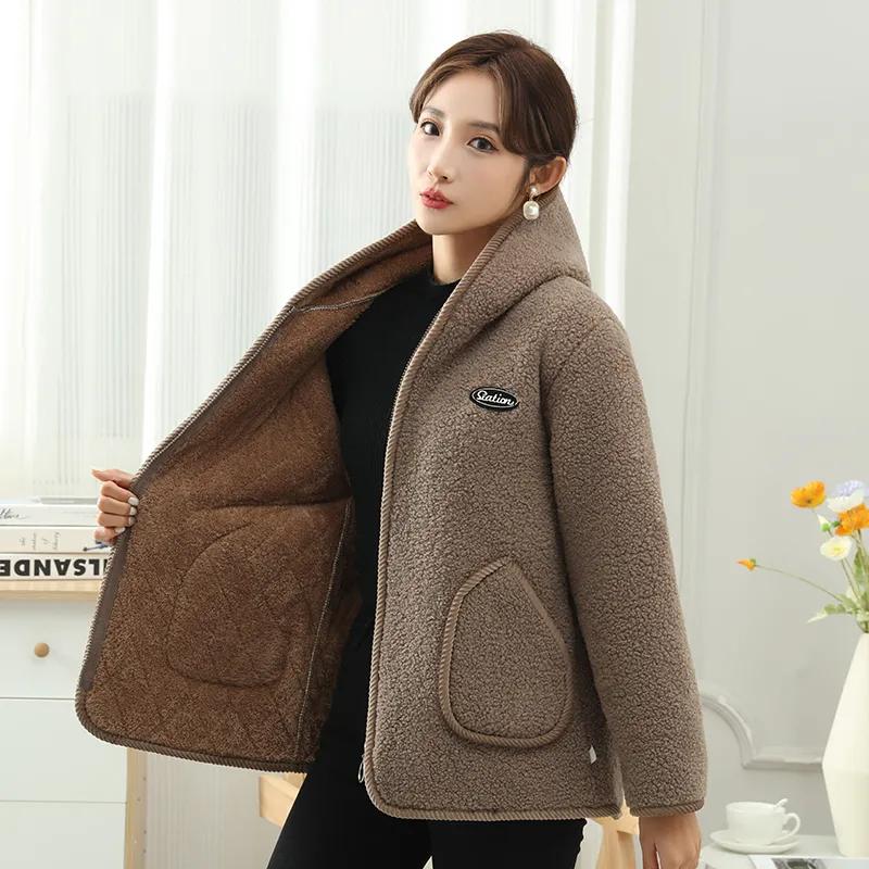 Granulowany polarowa kurtka zimowa plus aksamitne pogrubienie dla utrzymania ciepła w średnim i starszym wieku duży kołnierz z kapturem luźny duży rozmiar casual